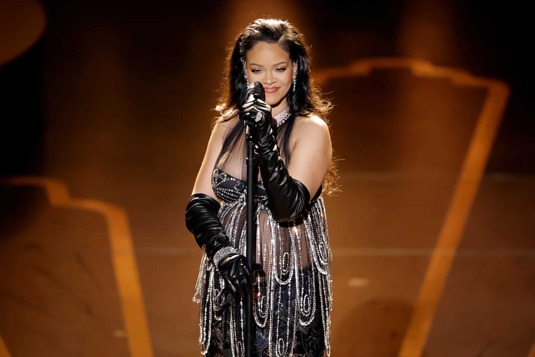 How Rihanna Sparked a Maternity Fashion Revolution THE URBAN JOURNAL